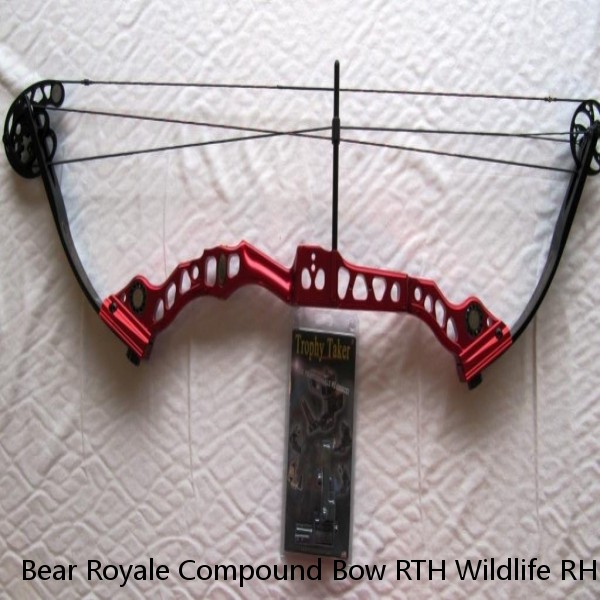 Bear Royale Compound Bow RTH Wildlife RH w/ 5 Arrows